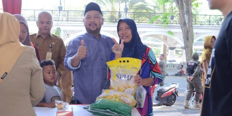Pemkab Gresik Kembali Gelar Gerakan Pangan Murah, Masyarakat Padati Pendopo