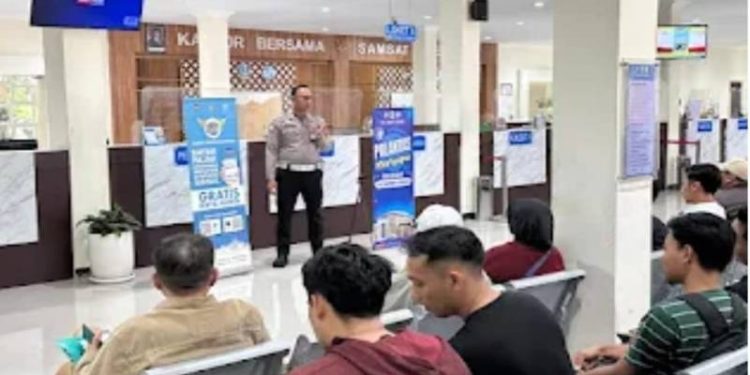 Polres Gresik Dorong Masyarakat Gunakan Aplikasi SIGNAL untuk Permudah Bayar Pajak Kendaraan