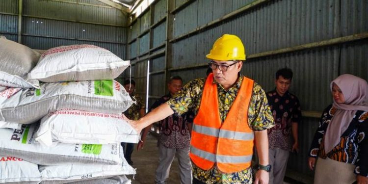 Sambut Musim Tanam OKMAR, Dirut Petrokimia Gresik Pastikan Kualitas Pupuk Organik dan Penerapan Pertanian Modern Berkelanjutan