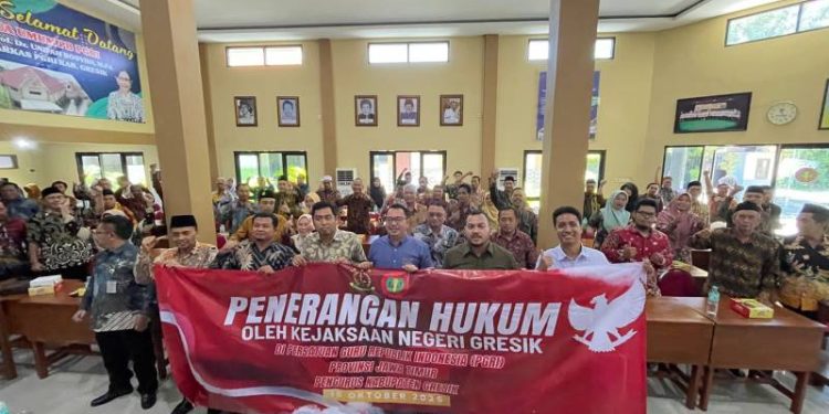 PGRI Gresik Gandeng Kejari Berikan Penerangan Hukum bagi Kasek SMP Negeri dan Swasta