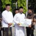 Juara Umum MTQ Jatim, Bupati Yani Serahkan Reward kepada Kafilah Gresik Rp813 Juta