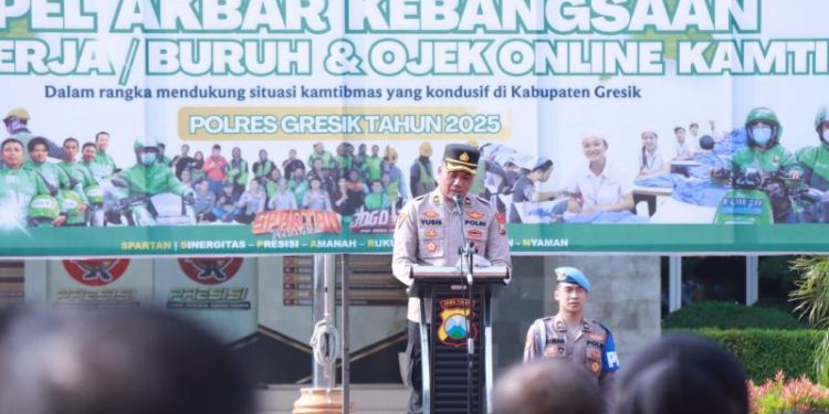 Polres Gresik Gandeng Buruh dan Ojek Online Gelar Apel Kebangsaan