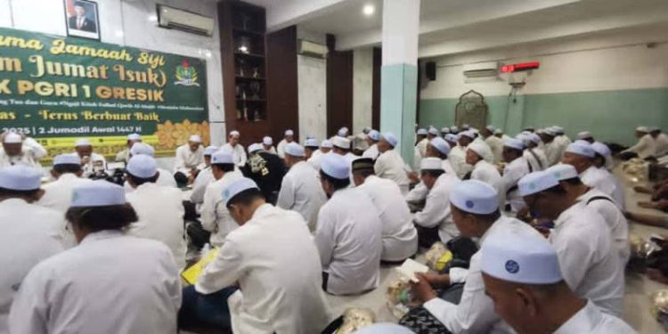 Hari Santri, SMK PGRI 1 Gresik Bersholawat Bareng Jamaah Siji dan Ngaji Kitab Riyadus Sholihin