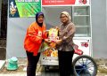 Gelar Reses, Mbak Nila DPR RI Berikan Rombong Gratis untuk Ojol Perempuan di Gresik