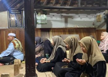 Nderek Kyai, Santri Pesantren Almiftah Modern Diajak Ziarah Wali: Dekatkan Diri pada Ilahi Robbi