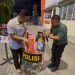 Bernazar Ingin Pegang Tameng Usai Ujian, Dikawal Ayahnya Bocah 6 Tahun Datangi Polres Gresik