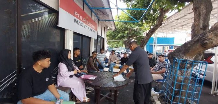 Polantas Menyapa, Satlantas Polres Gresik Gelar Sosialisasi Tata Cara Penerbitan SIM