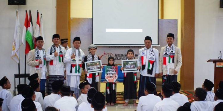 Silaturahim 3 Anak Palestina di Masjid Refah Islami Terkumpul Infak Lebih dari Rp37 Juta