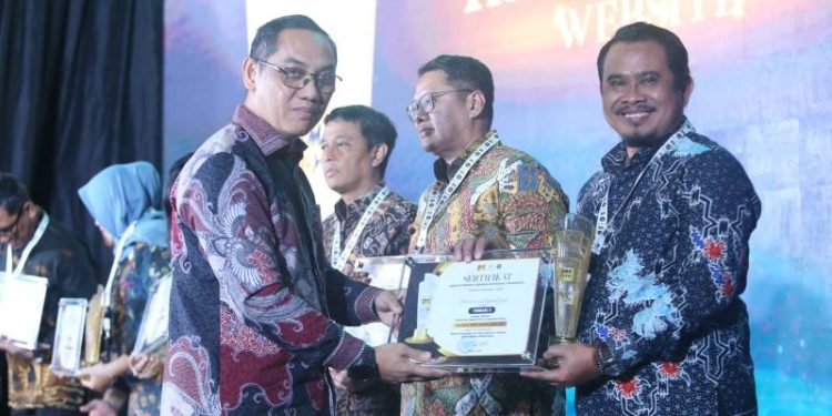 Pemkab Gresik Raih Peringkat Terbaik III Anugerah Media Humas 2025 untuk Kategori Website