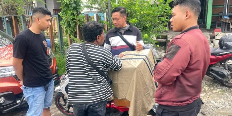 Polres Gresik Gagalkan Peredaran Miras Melalui Daring, Puluhan Botol Miras Diamankan
