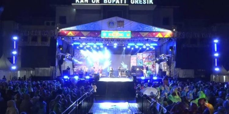 Gelar Konser Dangdut di Tengah Banjir, Warga Sebut Pemkab Gresik Tak Punya Perasaan