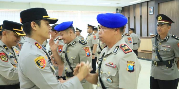 Sertijab PJU, Kapolres Gresik AKBP Rovan Richard Mahenu Tekankan Penguatan Pelayanan Publik