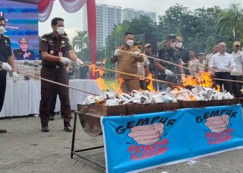 9,8 Juta Batang Rokok Ilegal Dimusnahkan, Pemkab Gresik Tegaskan Perang terhadap BKC Ilegal