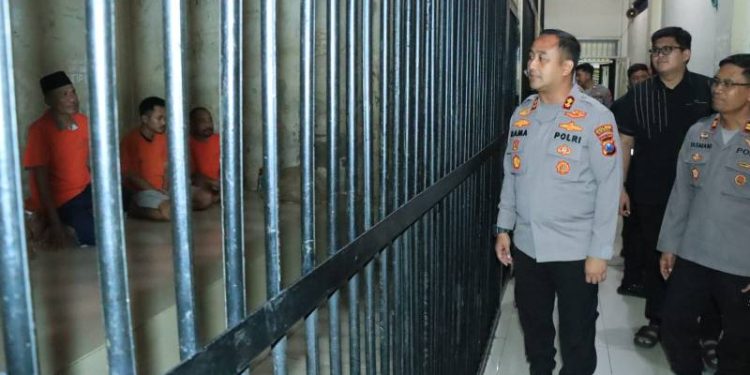 Kapolres Gresik Cek Langsung Mako dan Rutan, Sapa Warga Binaan