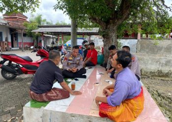 Bersama Nelayan Mengare, Satpolairud Polres Gresik Bahas Keselamatan dan Laut Lestari