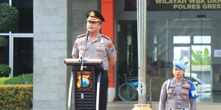 Pimpin Apel Perdana, Kapolres Gresik Tekankan Layani Masyarakat Dengan Hati