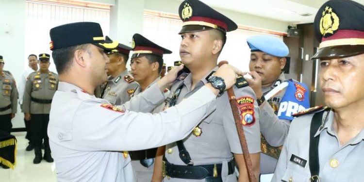 Pimpin Sertijab Kapolsek, Kapolres Gresik AKBP Ramadhan: Layani Masyarakat dengan Hati