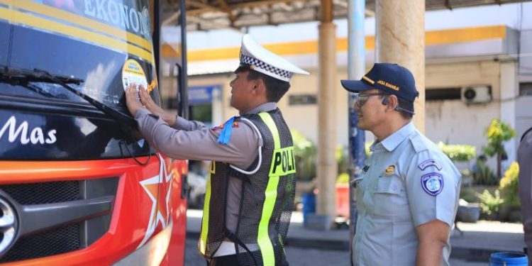 Operasi Keselamatan Semeru 2026, Satlantas Polres Gresik Ramp Check Bus di Terminal Bunder