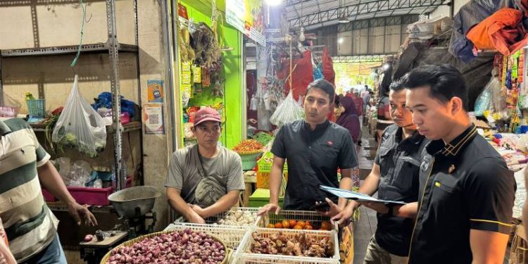 Pastikan Harga Bahan Pokok Stabil dan Stok Aman Jelang Ramadhan, Satgas Pangan Polres Gresik Sidak Pasar Baru