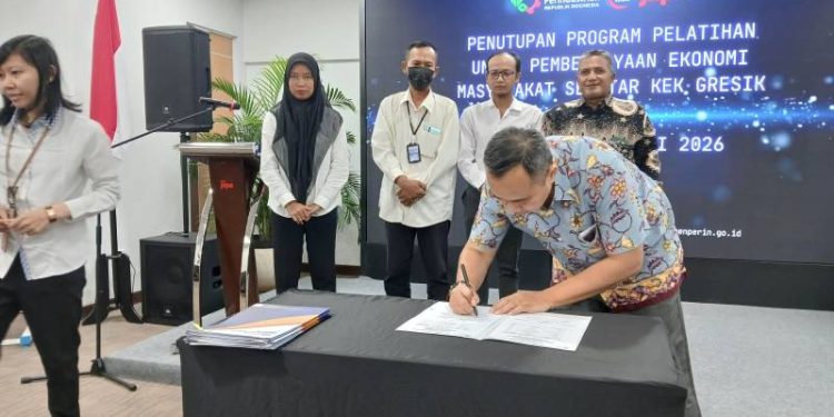 PT BKMS Salurkan Bantuan Alat Wirausaha Bagi Masyarakat Sekitar KEK