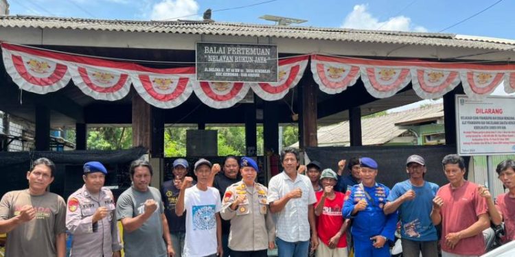 Sambang Nelayan, Satpolairud Polres Gresik Perkuat Sinergi Jaga Laut