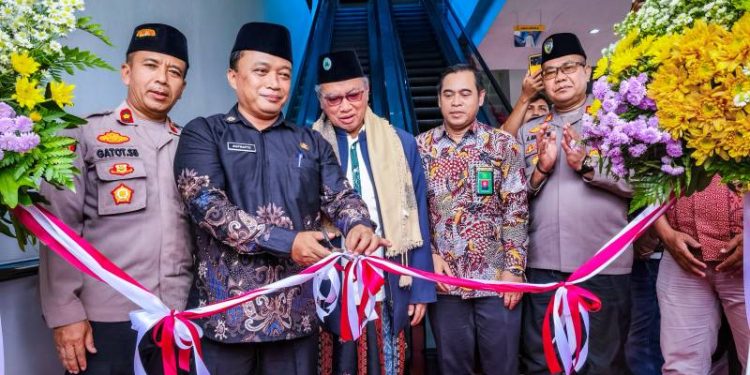 Permudah Akses Lansia, Pemkab Gresik Resmikan Pengoperasian Eskalator Masjid Agung Maulana Malik Ibrahim