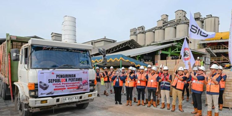 Dukung Percepatan Pemulihan Pascabencana, SIG Kirim 36.000 Bata Interlock Presisi Sumatra Barat