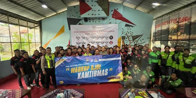 Perkuat Sinergitas, Satlantas Polres Gresik Ngopi Edukasi Safety Riding Bersama Driver Online Se-Jawa Timur