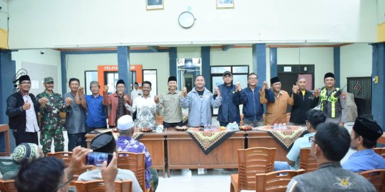 Komitmen Jaga Kamtibmas Kapolres Gresik Mediasi Warga Campurejo dan Banyutengah