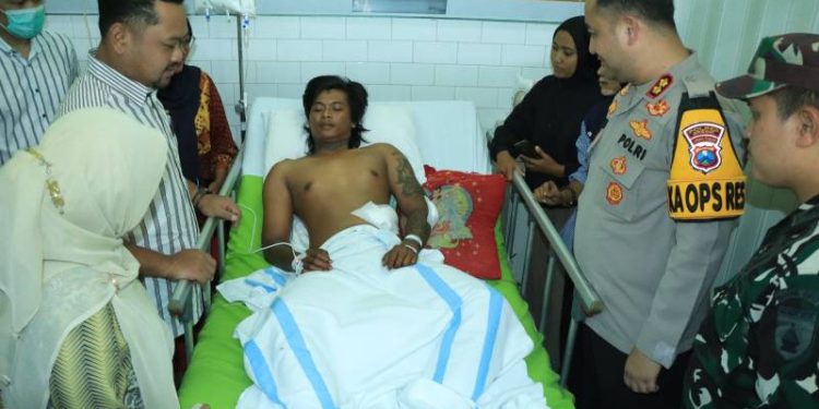 Forkopimda Gresik Besuk Korban Penusukan di RSUD Ibnu Sina