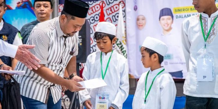 Baznas Gresik Gelar OASE, 300 Anak Yatim Belanja Baju Lebaran Bersama Bupati