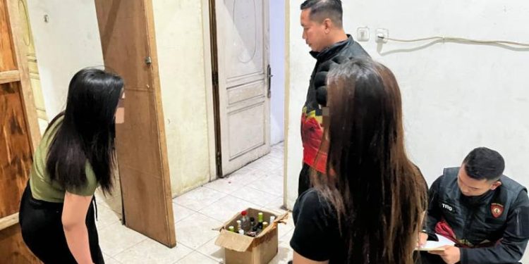Jaga Kesucian Bulan Ramadan, Polres Gresik Razia Warung Jual Miras di Manyar
