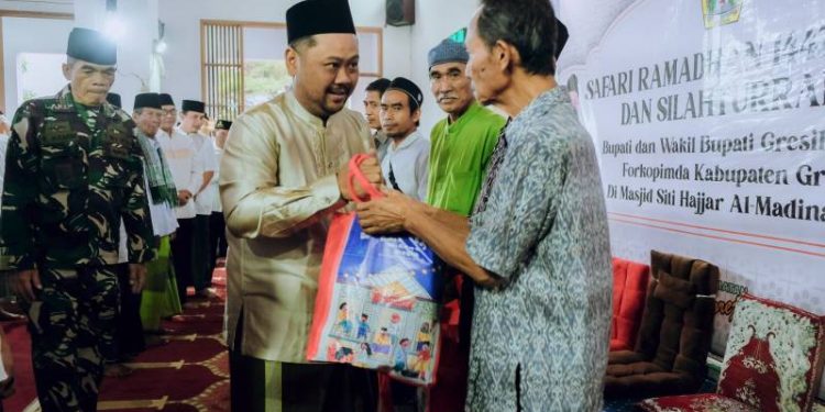 Ramadan di Masjid Siti Hajar, Bupati Gresik Ajak Warga Perkuat Syukur dan Kesiapan Kerja