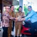 Bupati Gresik Serahkan 3 Mobil CSR Dari Bank Jatim ke Pondok Pesantren dan GP Ansor Bawean