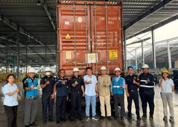 Eksport Perdana Solar Glass Produk Xinyi, KEK JIIPE Gresik Hasilkan Devisa Miliaran Rupiah