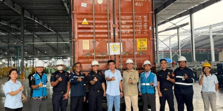 Eksport Perdana Solar Glass Produk Xinyi, KEK JIIPE Gresik Hasilkan Devisa Miliaran Rupiah