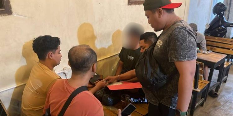 Satreskrim Polres Gresik Ringkus Pengedar Bahan Peledak di Warkop Desa Pelemwatu