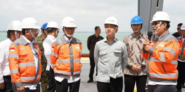 Kunjungi Proyek Dermaga di Tuban, Wapres Gibran Apresiasi Langkah SIG Tingkatkan Ekspor dan Daya Saing Industri