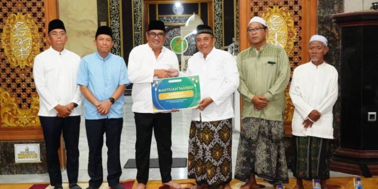 Safari Ramadan 1447H, Petrokimia Gresik Salurkan Bantuan Untuk Masjid Sekitar Pabrik
