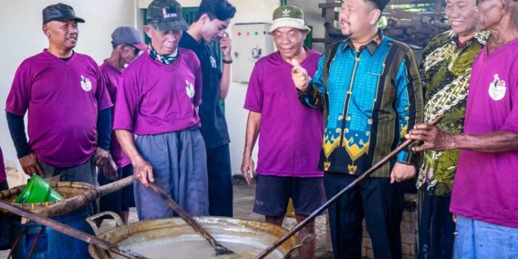 Melihat Prosesi Masak Kolak Ayam (Sanggring), Bupati Yani Sebut Identitas Sosial dan Religi Masyarakat Gresik