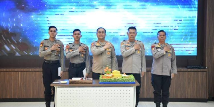 Wujud Perhatian Pimpinan, Kapolres Gresik Gelar Tasyakuran Ulang Tahun Personel