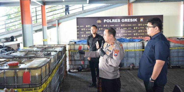 Polres Gresik Ungkap Penimbunan 17 Ribu Liter Solar Subsidi, Satu Tersangka Diamankan