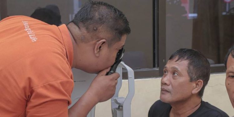 Peduli Warga, KWG Gelar Bakti Sosial Pengobatan hingga Cek Mata Gratis