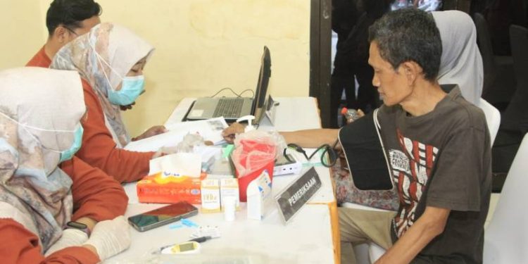 Pemeriksaan Mata di KWG Temukan 100% Peserta Alami Gangguan Penglihatan, Eyelink Group Bagikan Kacamata Gratis