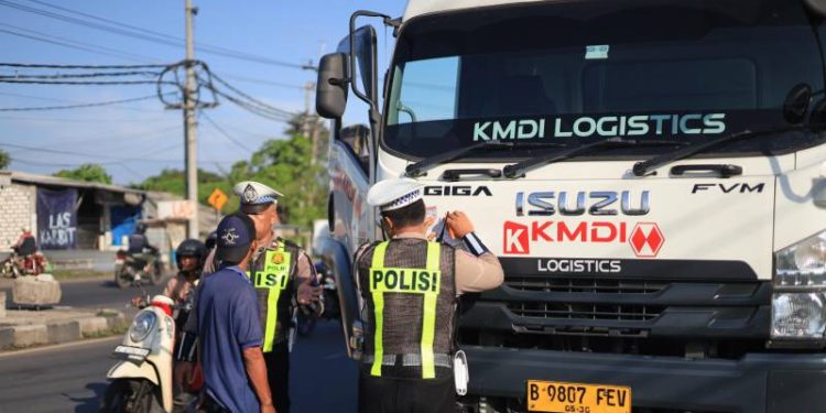 Polres Gresik Tindak Tegas Truk Nakal Langgar Jam Operasional di Pantura dan Kawasan Ceeme