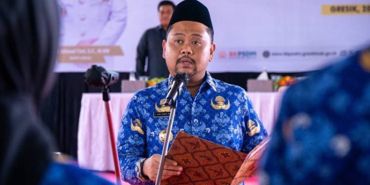 Serahkan SK Pengangkatan PNS dan perpanjangan PPPK formasi Tahun 2021, Ini Pesan Bupati Gresik