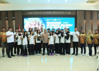 Kapolres Gresik Berangkatkan Atlet PBVSI Gresik ke Kejurnas Bolavoli U-18 2026