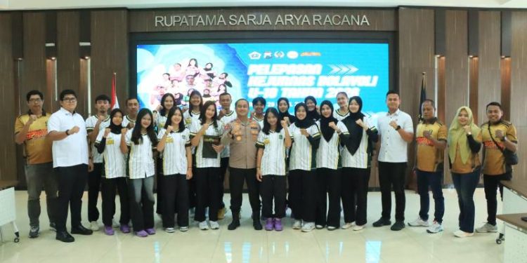 Kapolres Gresik Berangkatkan Atlet PBVSI Gresik ke Kejurnas Bolavoli U-18 2026