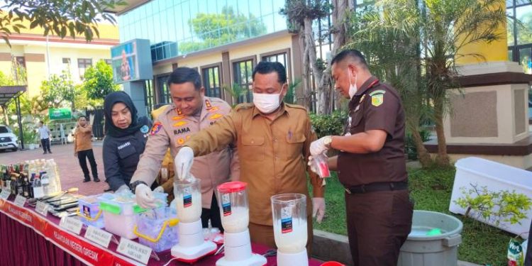 Kejari Gresik Musnahkan Barang Bukti 231 Perkara, Usul Bangun Gudang Penyimpanan