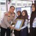 Wujud Kepedulian, Kapolres Gresik dan Ketua Bhayangkari Apresiasi Guru serta Siswa Berprestasi di SLB Kemala Bhayangkari 2